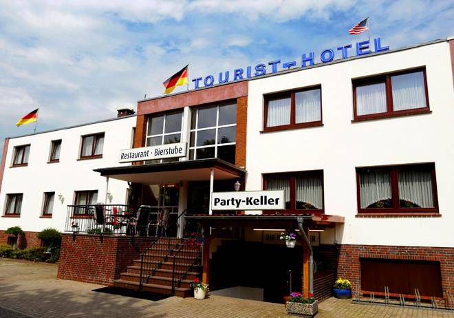 Tourist hotel