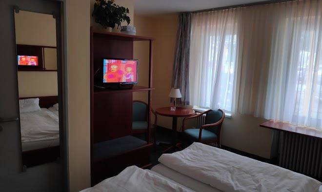 Autobahn motel