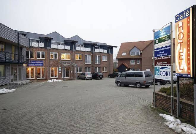 Cafe & hotel am holzhafen
