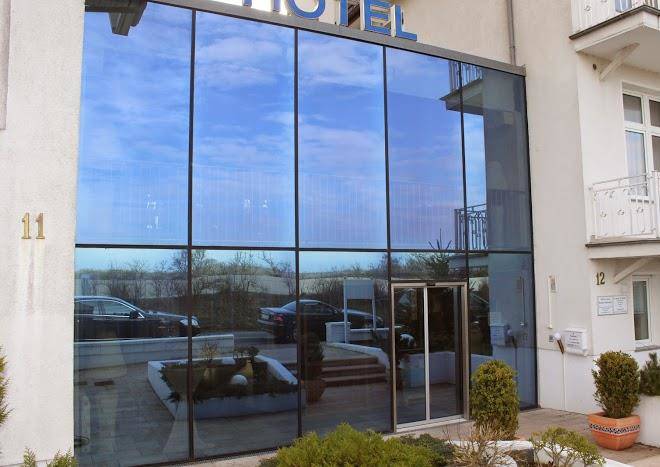 Hotelbetriebsfuhrungsgesellschaft mbh rostock
