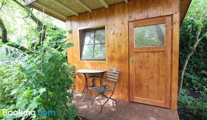 Sportlerhutte Im Fitnessgarten Image