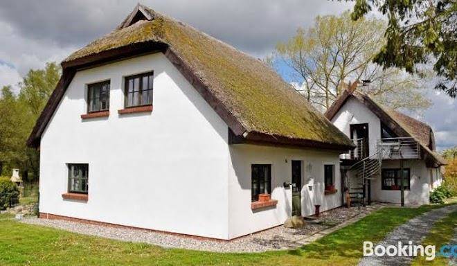 Ferienhaus und wohnung unterm reetdach in woorke