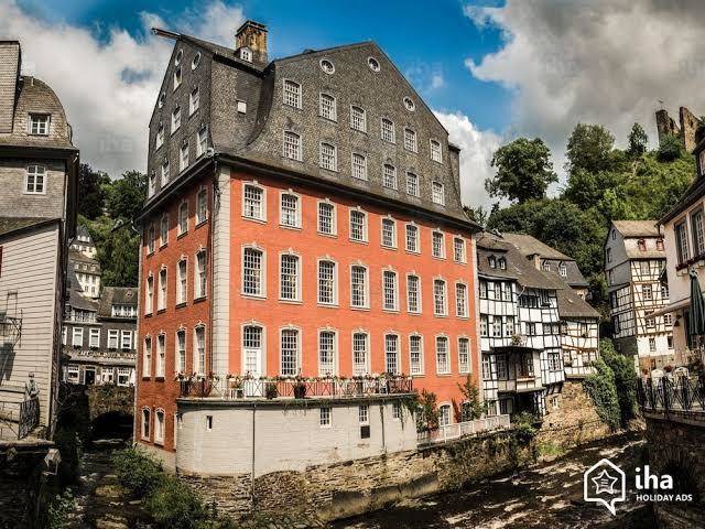 Gastehaus burg molbach