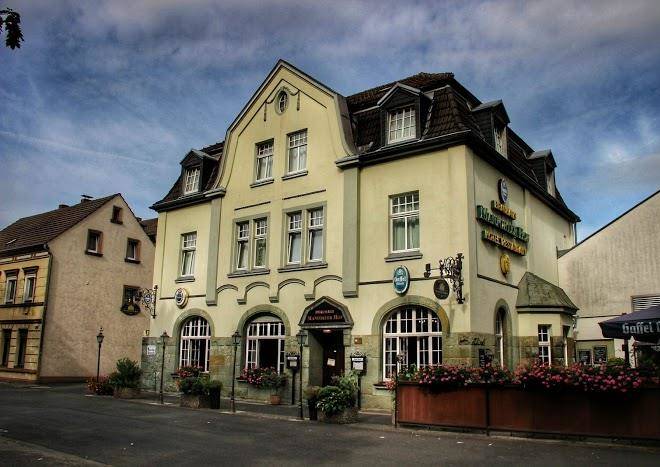 Brauhaus Manforter Hof Restaurant & Hotel Image