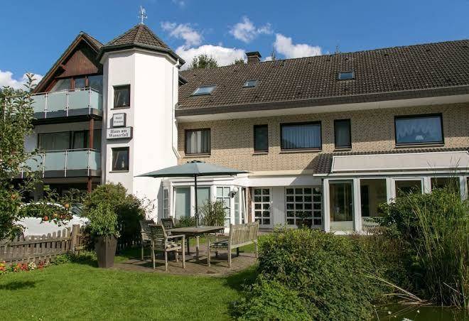 Haus am wasserfall