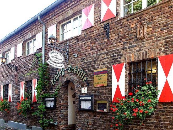 Schlossdestille