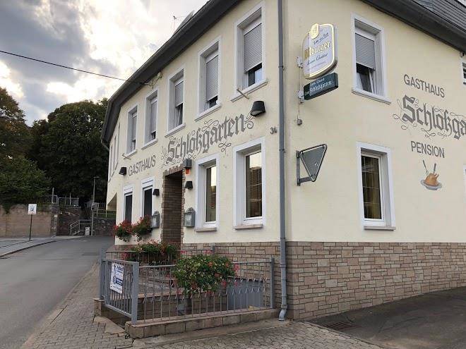 Landgasthaus mit burgerlicher pension 'zum schlossgarten'