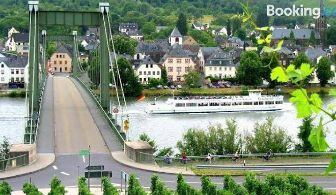 Hotel Zur Moselbrucke Image