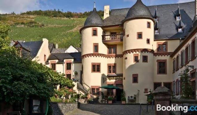 Restaurant und hotel schloss zell