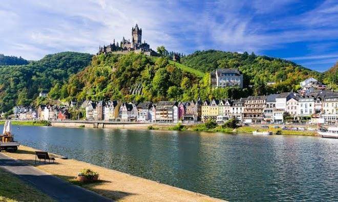 Moselalpen Schlafen & Geniesen Image