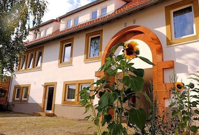 Seminar und gastehaus burghof stauf
