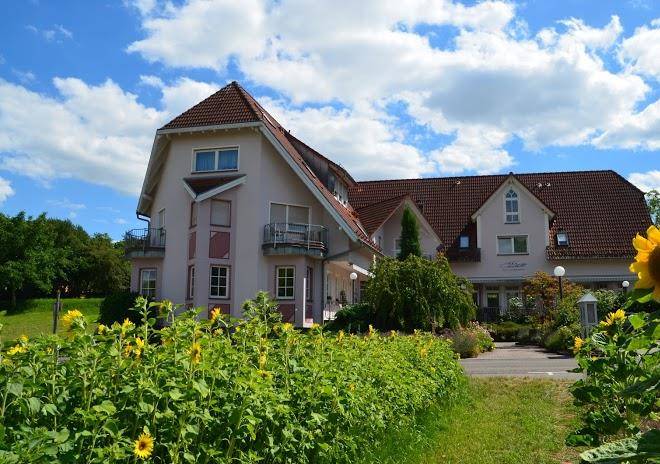 Castell Das Hotel Restaurant Fur Wanderer Und Feinschmecker Image