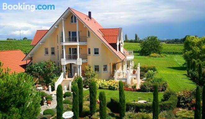 Pension zur weinlaube gmbh