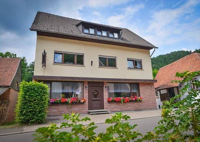 Pension schwarz