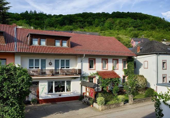 Johannishof wein cafe & gastehaus