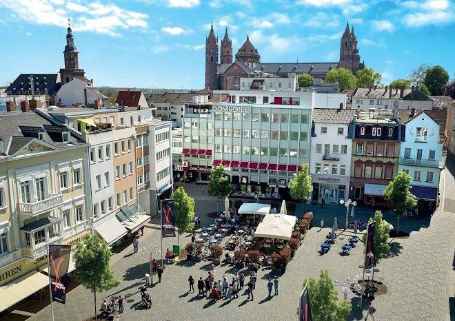 Dom hotel worms