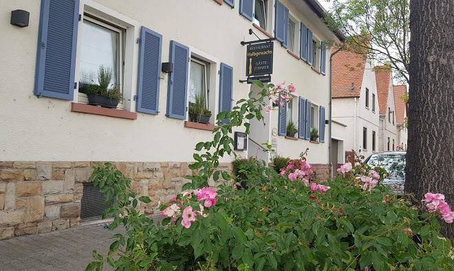 Gasthof halbgewachs