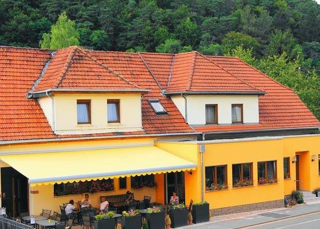 Hotel restaurant laux