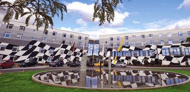 Hotel motorsport arena