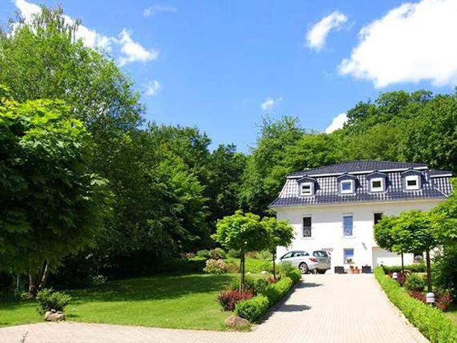 Weises haus am kurpark