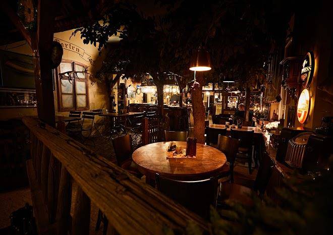 Restaurant & pension russel pub