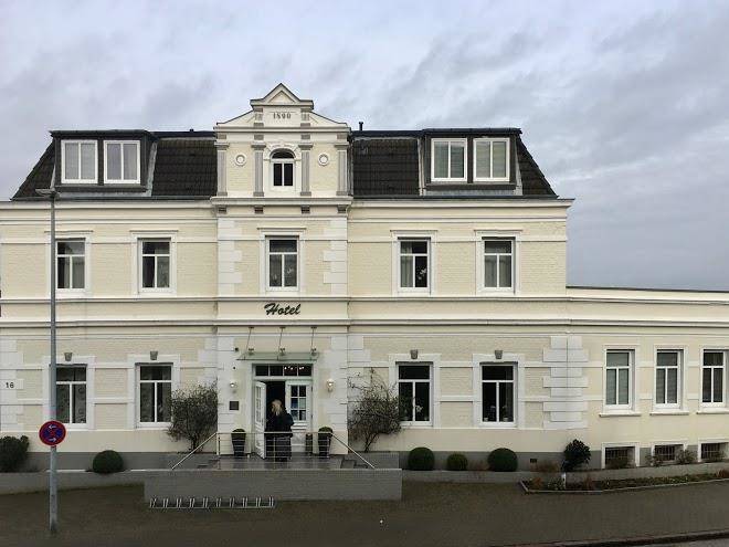 Hotel kleiner yachthafen