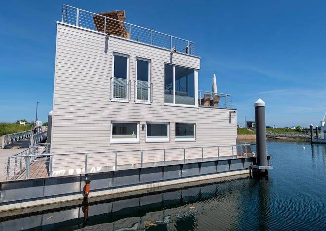 Schwimmendes ferienhaus an bord die ferienhaus agentur