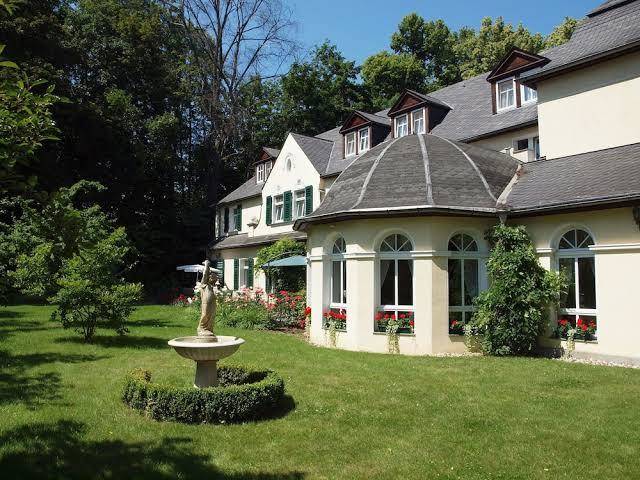Hotel und restaurant bellevue
