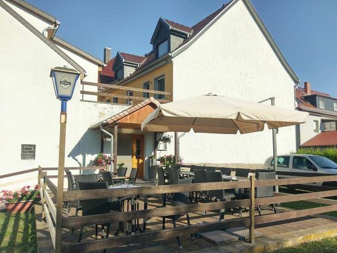 Pension & cafe inh h ballhaus