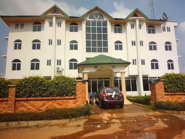 Wadoma royale hotel