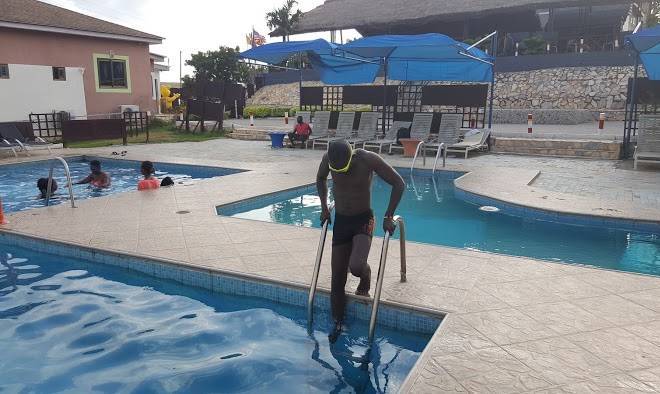 Dan's paradise hotel