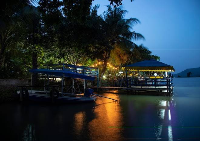 Aylos bay garden restaurant & lodge