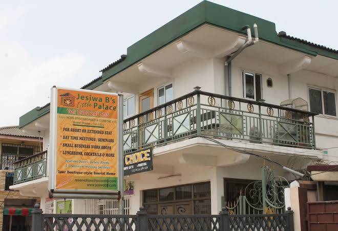 Jesiwa b's little palace