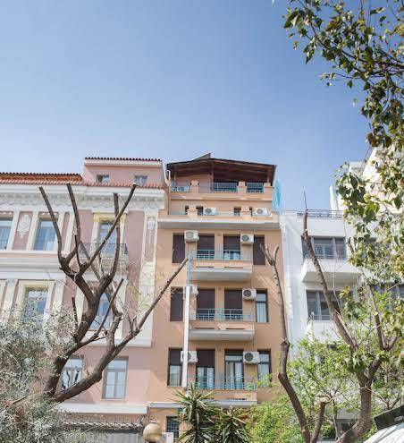 Hotel tempi