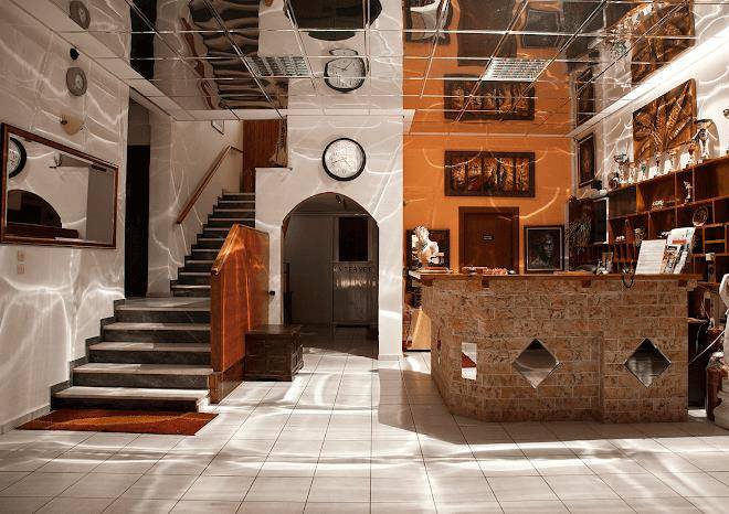 Saron hotel