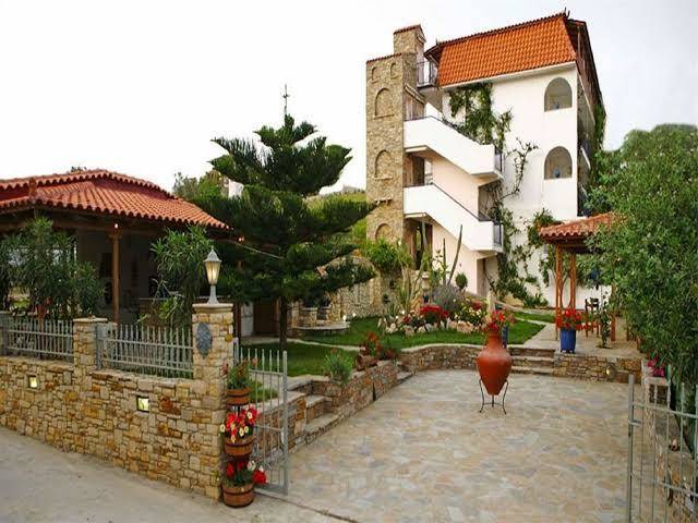 Argo hotel & studios