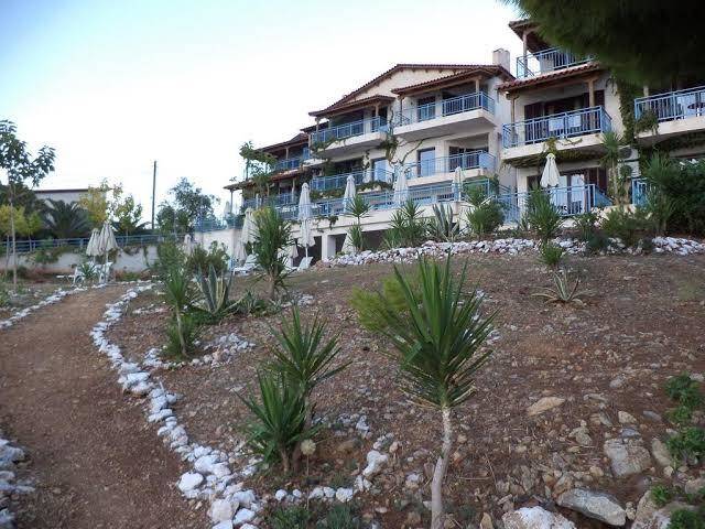Trizonia beach hotel