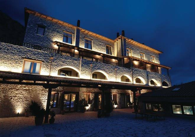 Santa marina arachova resort & spa