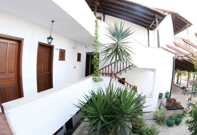 Hotel theopisti