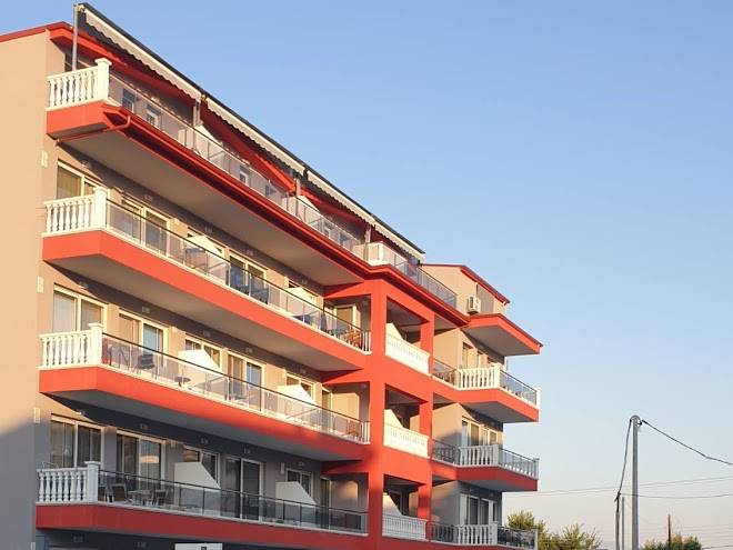 M&m Red Luxury Image