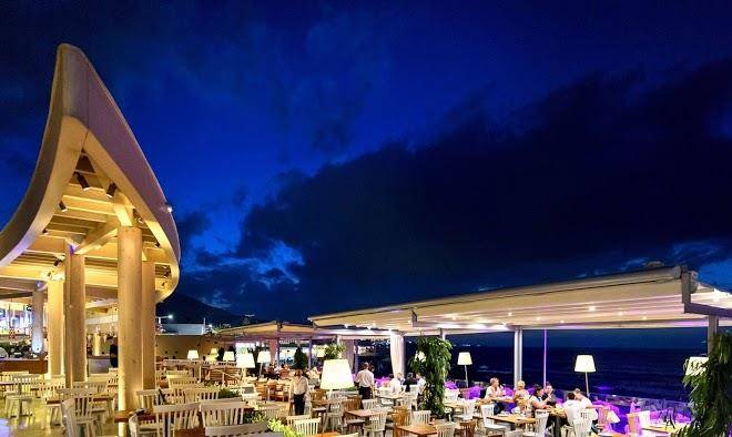 Beachcomber bar restaurant stalis