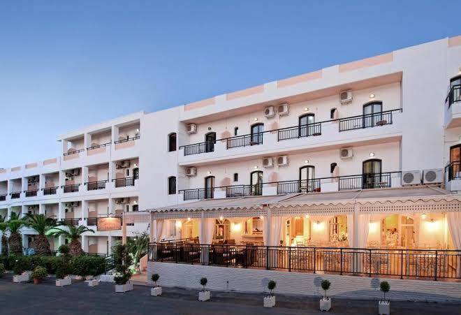 Mari Kristin Beach Hotel Image