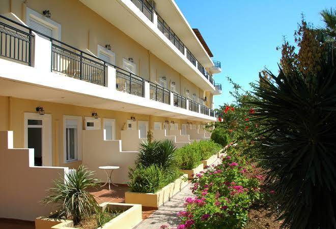 Hotel Vantaris Garden Image