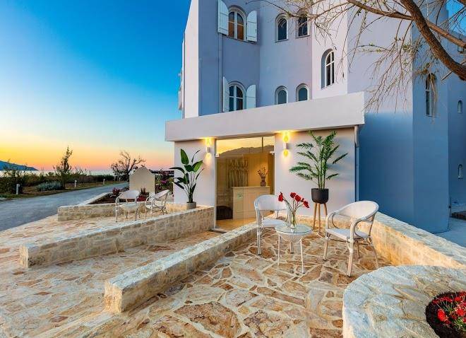 Pinelopi beach suites
