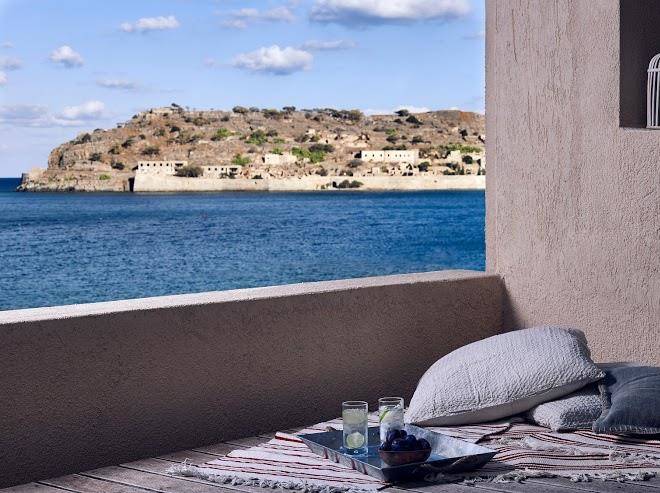 Plaka sea front residence