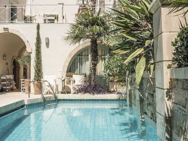 Mythos residence
