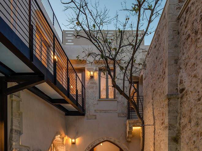 Sutor Chic Manor Image