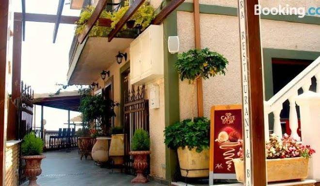 Hotel avra