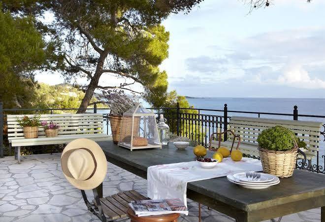 Avra private suites