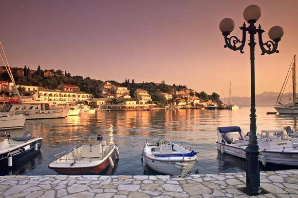 Poseidon hotel trident bar & coffee lounge